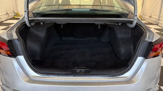 Used 2025 Nissan Altima 2.5 SV FWD image 4