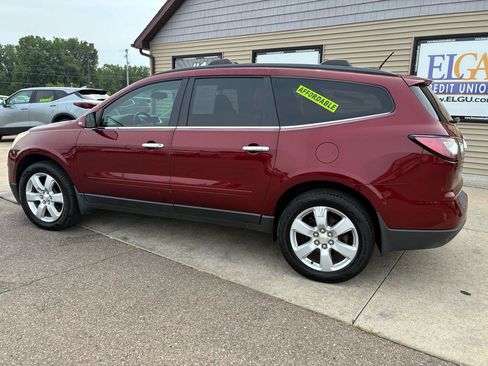 Used 2016 Chevrolet Traverse LT w/ Style and Technology Package FWD image 8