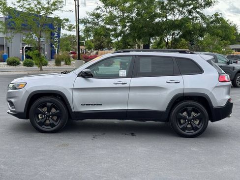 Used 2022 Jeep Cherokee Latitude Lux w/ Sun & Sound Group AWD/4WD image 4