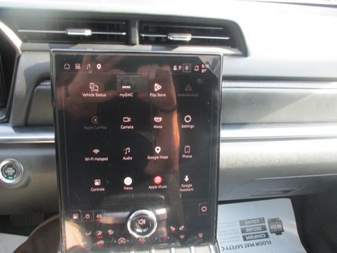 Used 2025 GMC Terrain Elevation w/ Black Edition AWD/4WD image 16