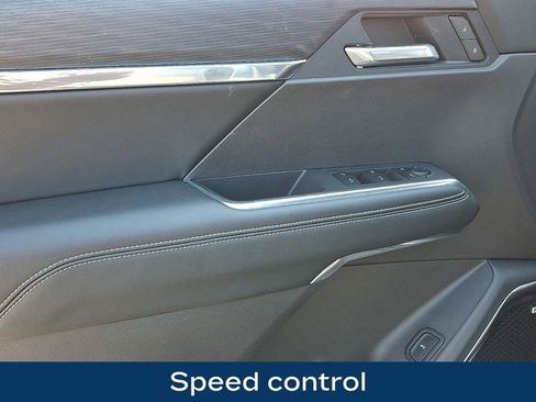 Used 2025 GMC Acadia Elevation w/ Elevation Premium Package image 18