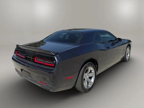 Used 2019 Dodge Challenger SXT RWD image 7