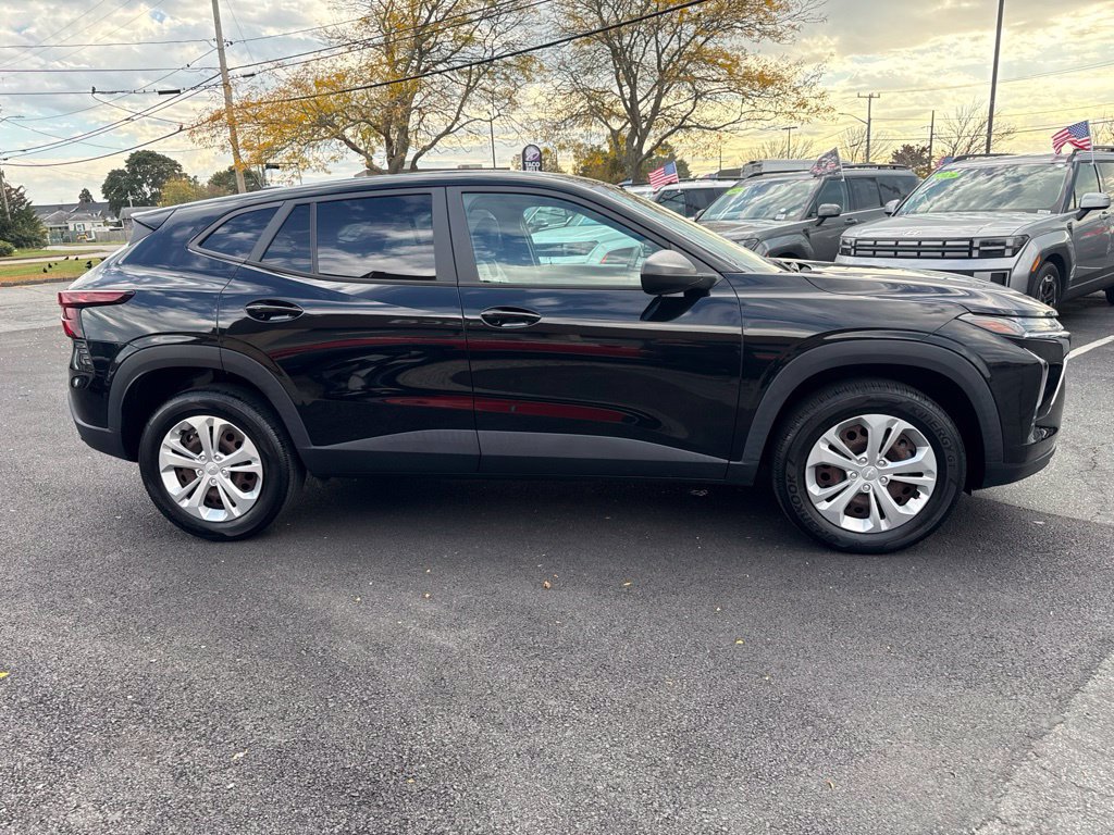 Used 2024 Chevrolet Trax LS FWD image 4