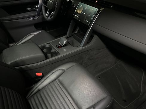 Used 2024 Land Rover Discovery Sport S image 31