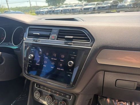 Used 2018 Volkswagen Tiguan SEL FWD image 37