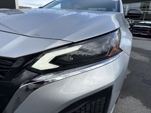 Used 2024 Nissan Altima 2.5 SV image 10