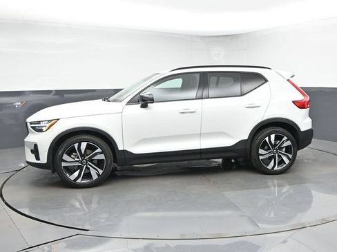Used 2023 Volvo XC40 B5 Ultimate w/ Protection Package Premier AWD/4WD image 6