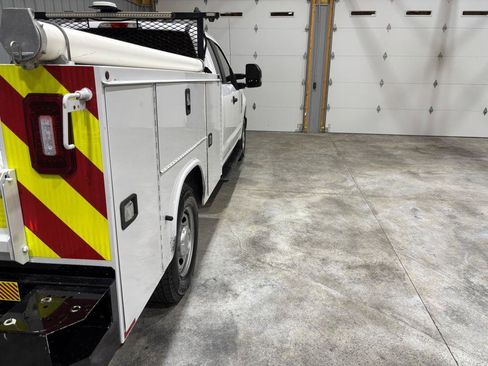 Used 2020 Ford F250 XL w/ Power Equipment Group image 10