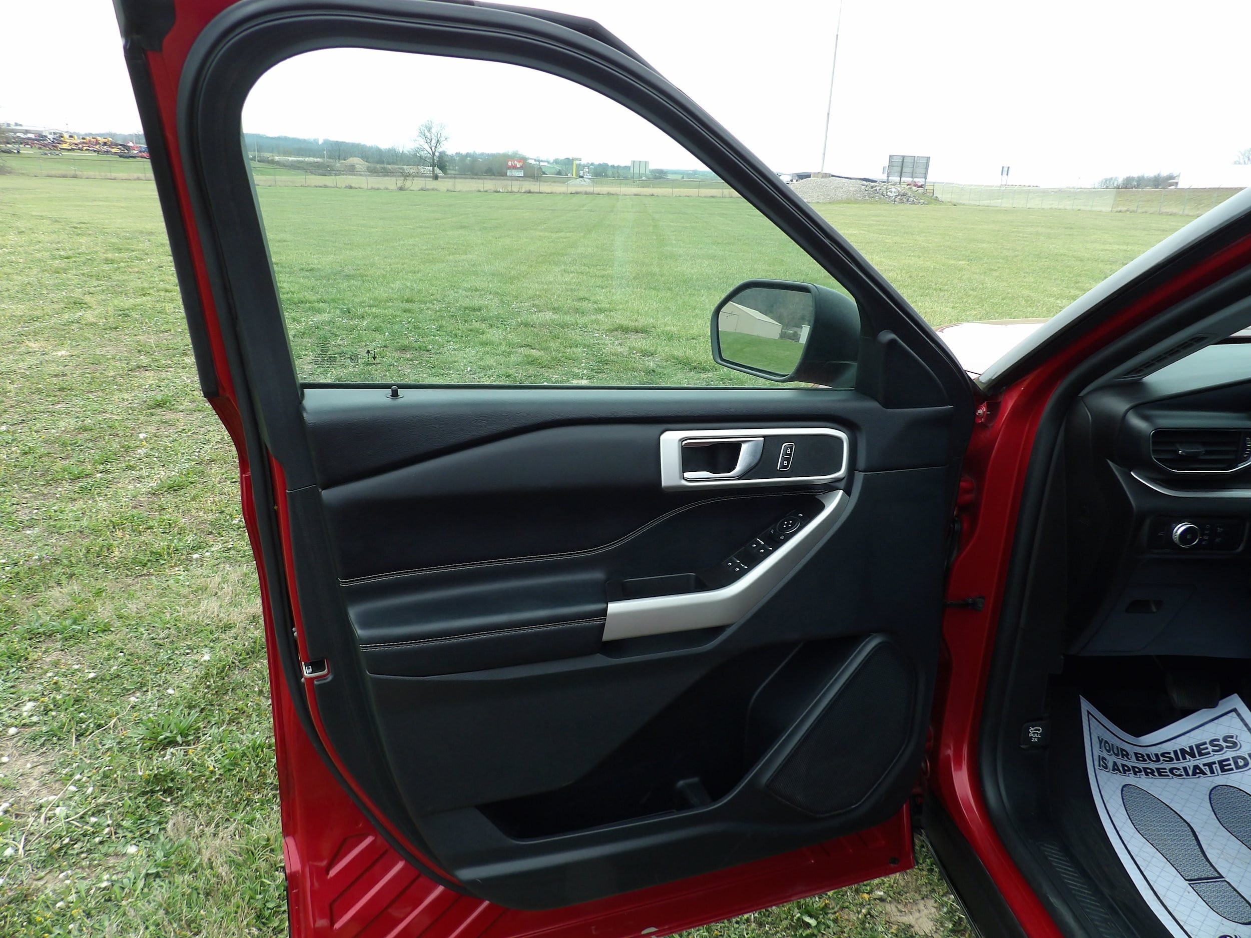 Used 2021 Ford Explorer XLT w/ Equipment Group 202A AWD/4WD image 13