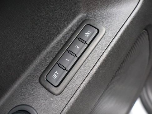 Used 2024 Chevrolet Equinox Premier image 12