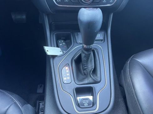 Used 2019 Jeep Cherokee Latitude Plus w/ Comfort/Convenience Group image 19