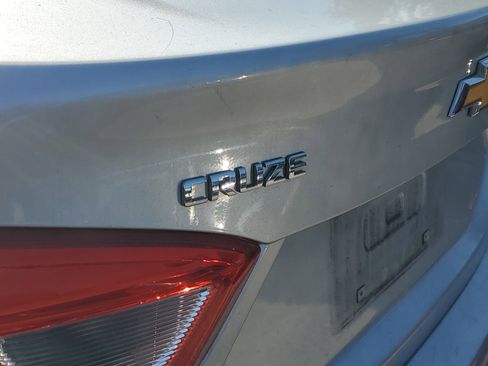 Used 2017 Chevrolet Cruze Premier FWD image 10