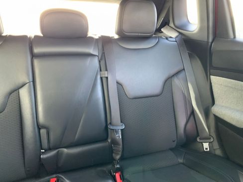 Used 2025 Jeep Compass Latitude image 36