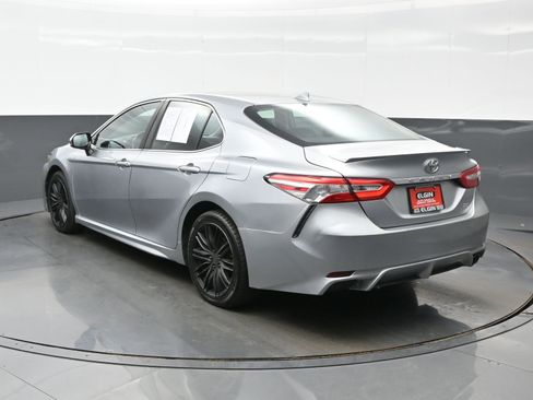 Used 2020 Toyota Camry SE FWD image 4