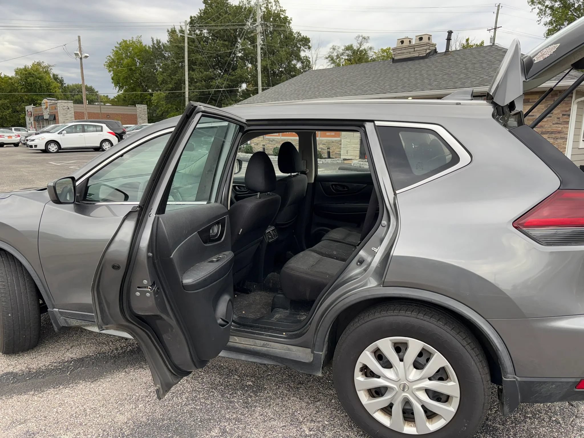 Used 2020 Nissan Rogue S FWD image 11