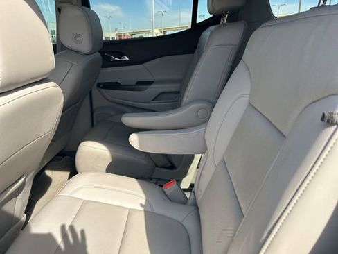 Used 2023 GMC Acadia SLT image 42