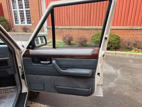 Used 1996 Jeep Cherokee 4WD 4-Door image 26