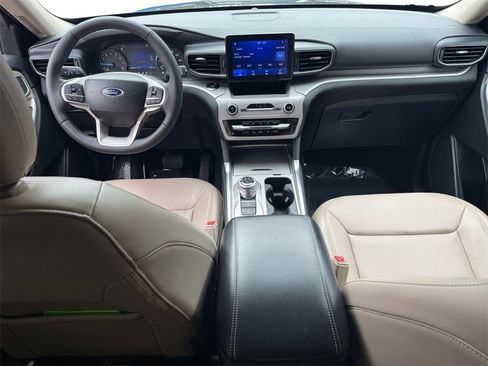 Used 2023 Ford Explorer XLT w/ Equipment Group 202A image 10