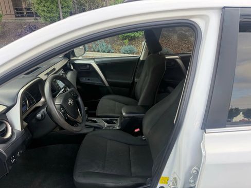 Used 2014 Toyota RAV4 LE image 9