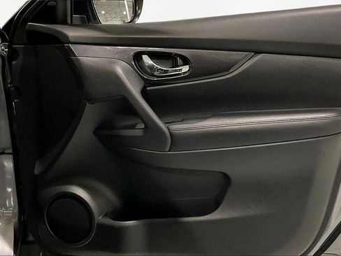 Used 2019 Nissan Rogue SV image 27