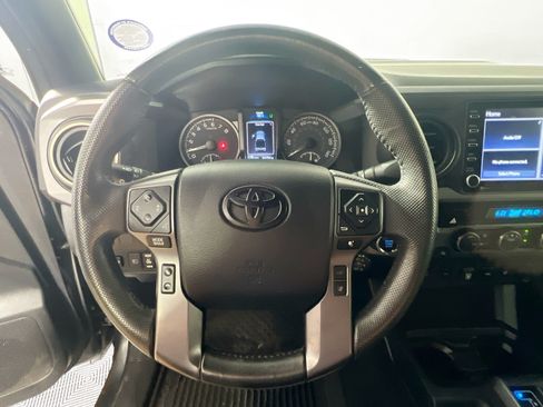 Used 2022 Toyota Tacoma TRD Off-Road RWD image 17