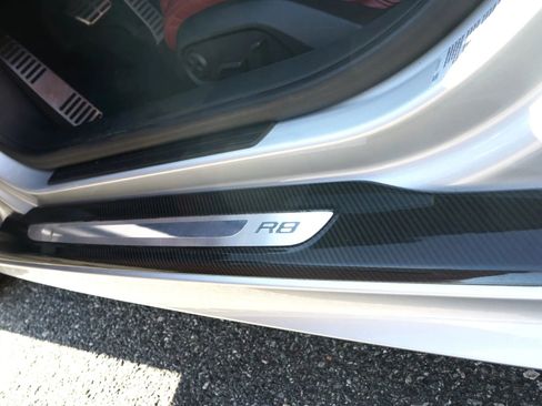 Used 2011 Audi R8 V10 image 25