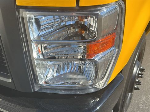 Certified 2022 Ford E-350 and Econoline 350 Super Duty image 6