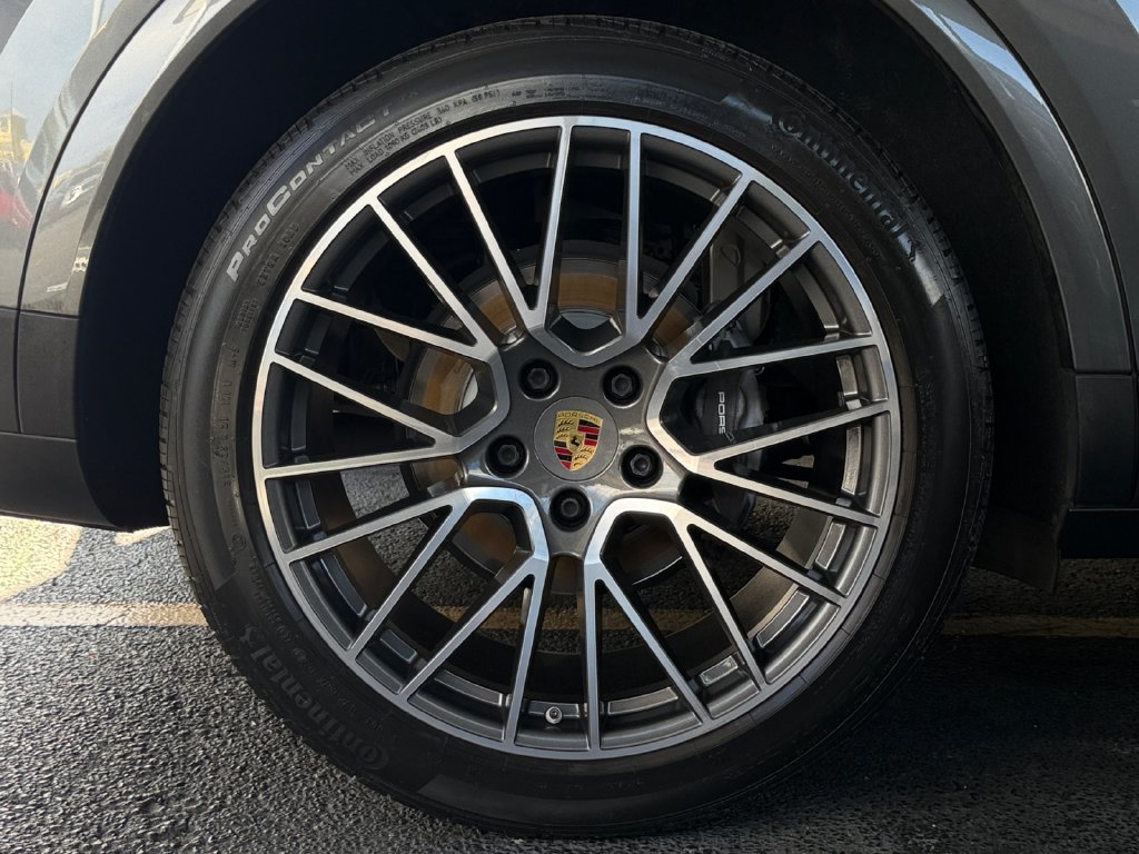 Used 2022 Porsche Cayenne AWD/4WD image 46