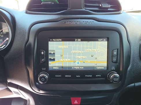 Used 2017 Jeep Renegade Altitude FWD image 19