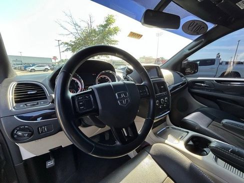 Used 2019 Dodge Grand Caravan SXT image 10