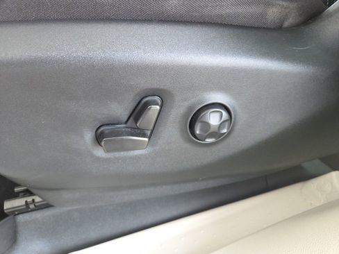 Used 2022 Chrysler Pacifica Touring-L image 37