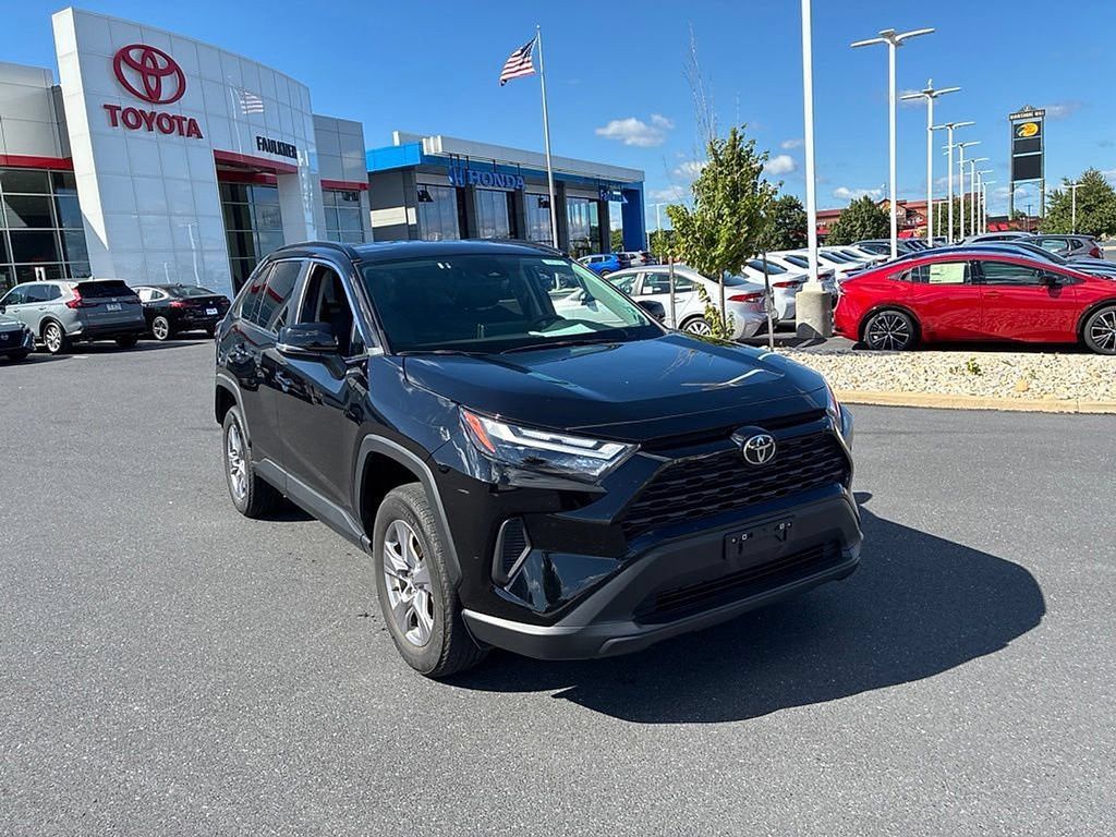 Certified 2025 Toyota RAV4 XLE AWD/4WD image 1
