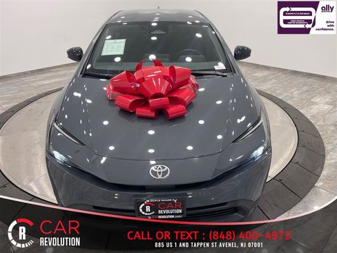 Used 2023 Toyota Prius LE FWD image 2