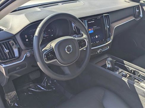 Used 2023 Volvo V60 B5 Cross Country Plus image 9