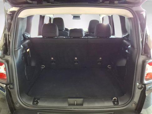 Used 2020 Jeep Renegade Latitude w/ Cold Weather Group AWD/4WD image 11