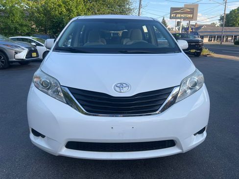 Used 2012 Toyota Sienna LE FWD image 9