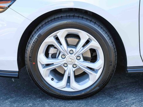 Certified 2025 Honda Accord LX image 29