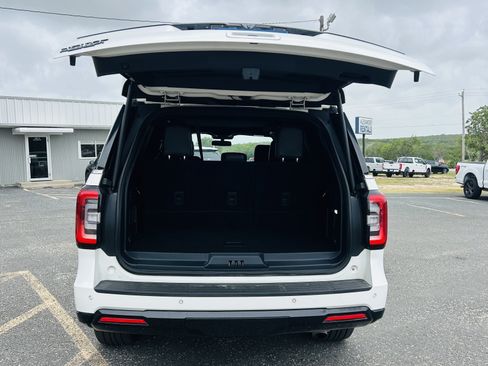 Used 2023 Ford Expedition Limited RWD image 8