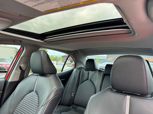 Used 2021 Toyota Camry SE w/ Cold Weather Package image 15