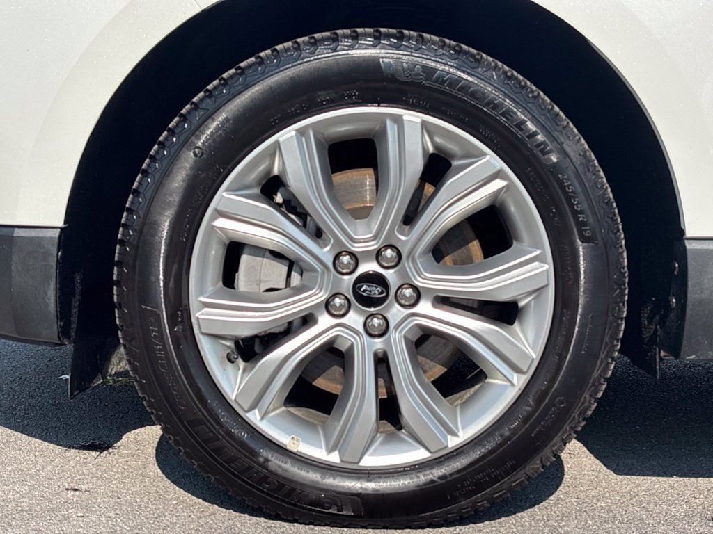 Used 2023 Ford Edge Titanium AWD/4WD image 9