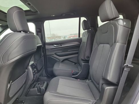 New 2025 Jeep Grand Cherokee L Laredo image 12