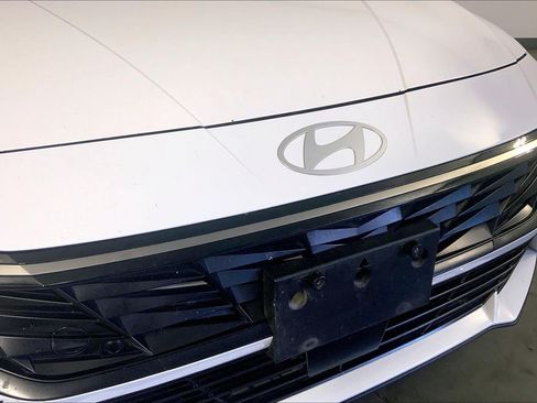 Used 2025 Hyundai Elantra SEL FWD image 29