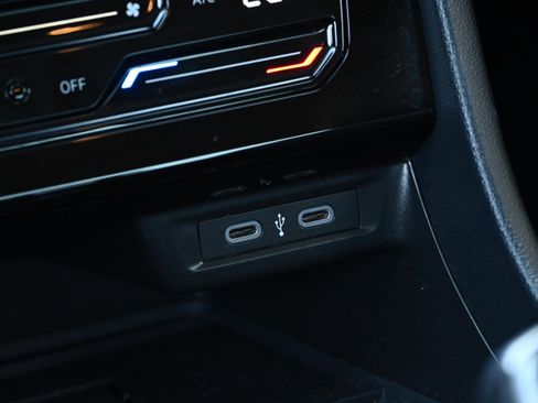 Used 2025 Volkswagen Jetta SE w/ Sunroof Package image 20