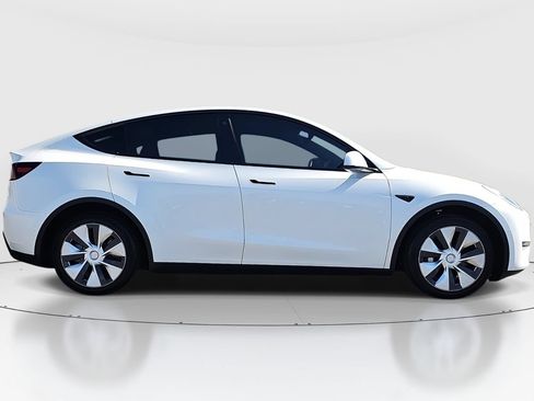 Used 2022 Tesla Model Y Long Range AWD/4WD image 4