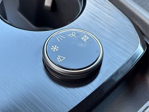 Used 2022 Nissan Rogue S image 31