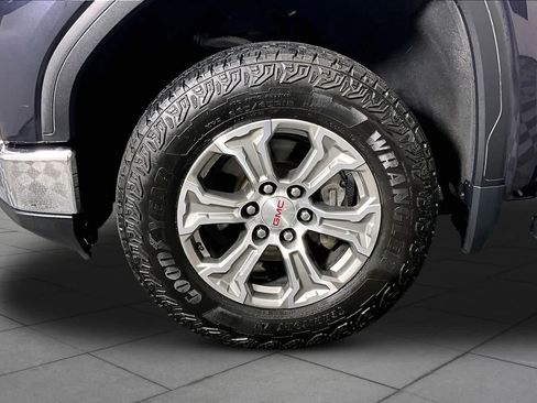 Used 2022 GMC Sierra 1500 SLT w/ X31 Off-Road Package AWD/4WD image 11