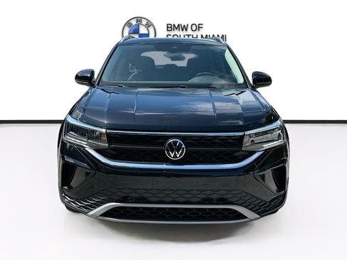 Used 2023 Volkswagen Taos SE image 2