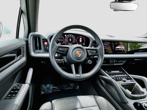 Certified 2026 Porsche Cayenne AWD/4WD image 25