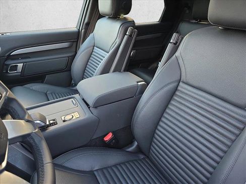 New 2026 Land Rover Discovery Limited Edition image 17
