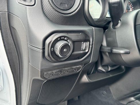 Used 2025 Jeep Wrangler Unlimited Rubicon AWD/4WD image 14